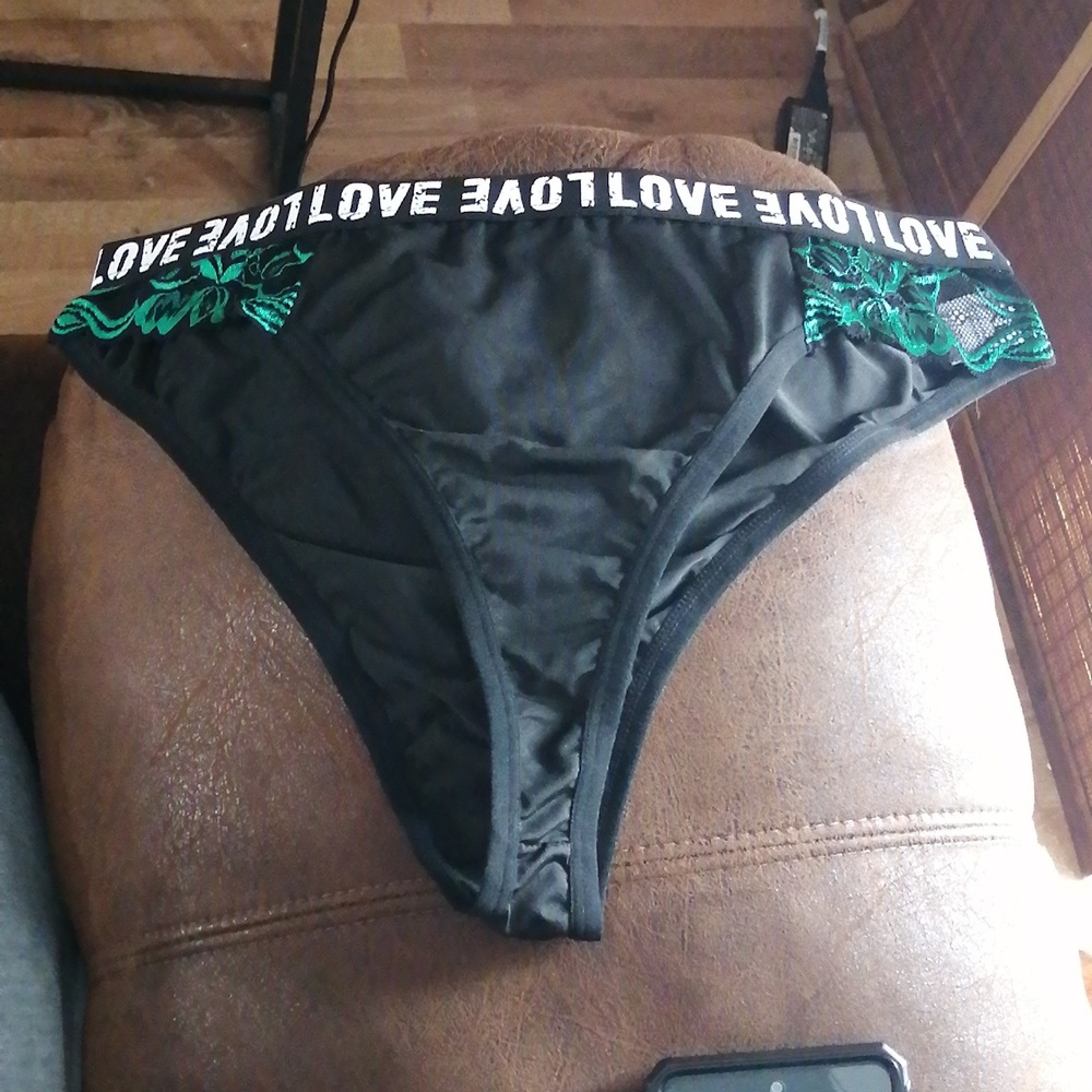 2/10🍀Black w lace & love waistband underwear
